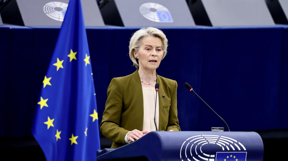 Von der Leyen, 'il futuro dell'auto Ue &egrave; elettrico'