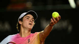Jo&atilde;o Fonseca sofre, mas vence na estreia em Indian Wells