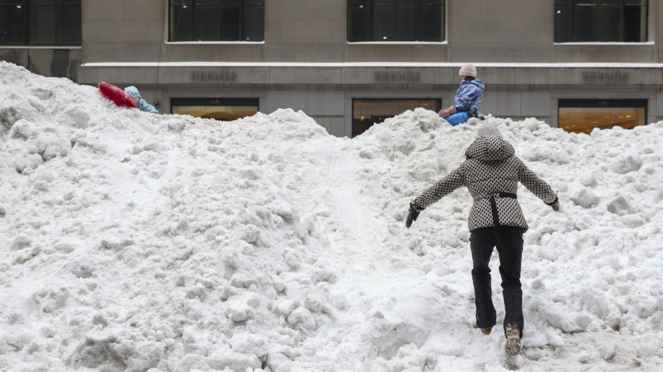  Tempesta di neve si abbatte sul sud degli Usa, cancellati migliaia di voli 
