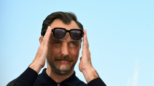 Jude Law sur la monarchie britannique: c'est "comme du th&eacute;&acirc;tre"