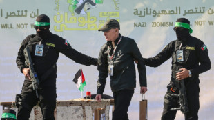 Dritte freigelassene Geisel an israelische Armee &uuml;bergeben