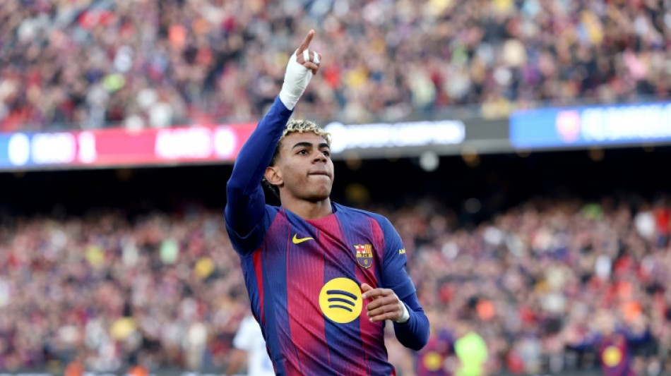 Barça vence Alavés (3-1) de virada e assume liderança provisória do Espanhol