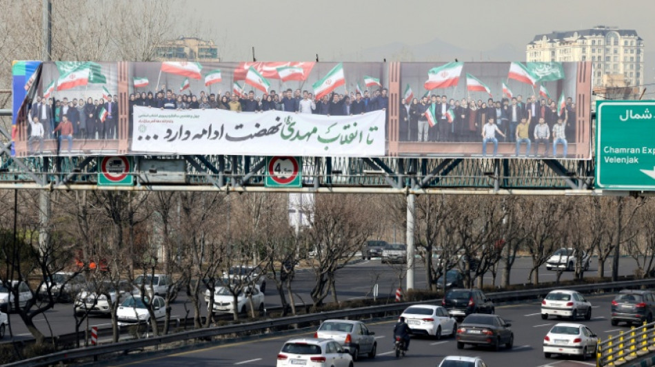  Donald Trump lan&ccedil;a ultimato de 'dez dias' ao Ir&atilde; para buscar acordo 