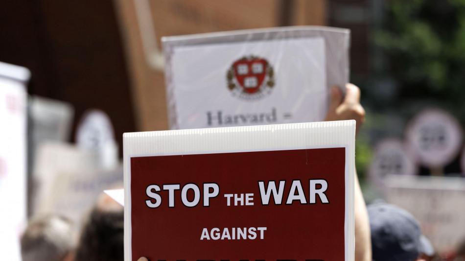  Trump chiede un maxi risarcimento all'Universit&agrave; di Harvard 