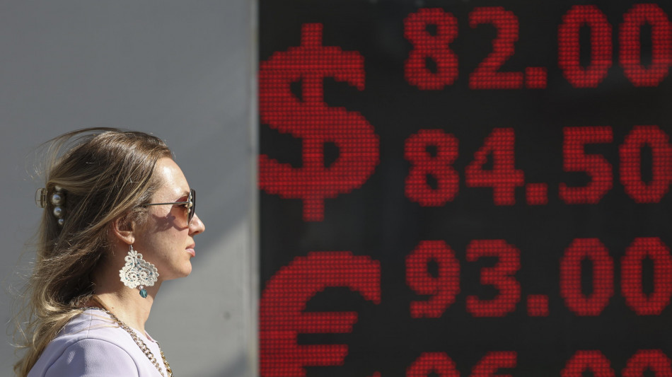 L'euro parte stabile sul dollaro, attesa per dati sul lavoro Usa