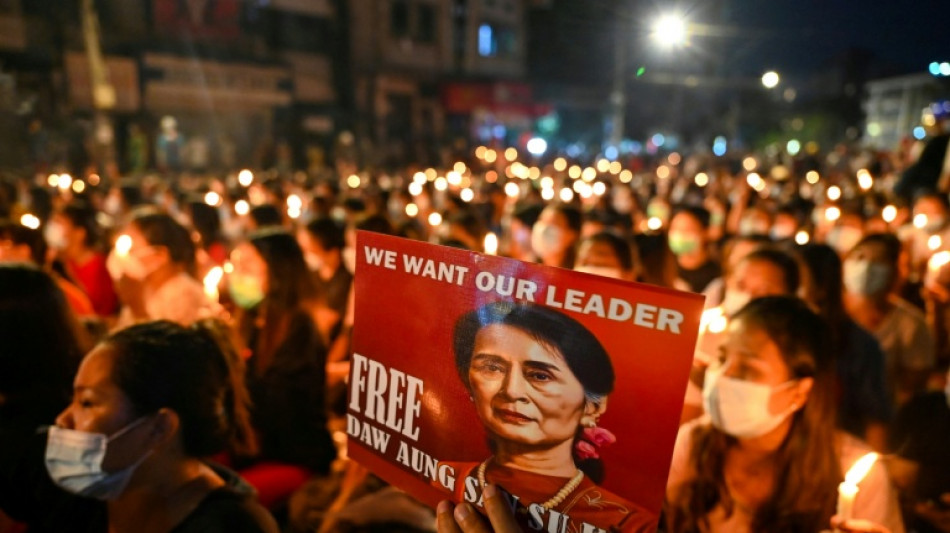  Birmanie: les partisans d'Aung San Suu Kyi, assign&eacute;e &agrave; r&eacute;sidence, esp&egrave;rent son retour dans sa villa 