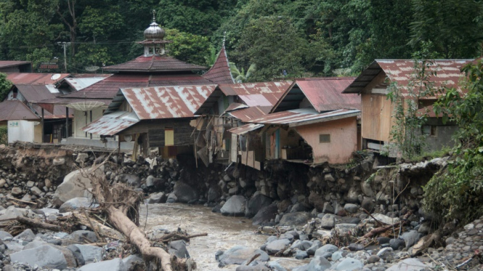 Inundaciones en Indonesia dejan 50 muertos y 27 desaparecidos, seg&uacute;n nuevo balance