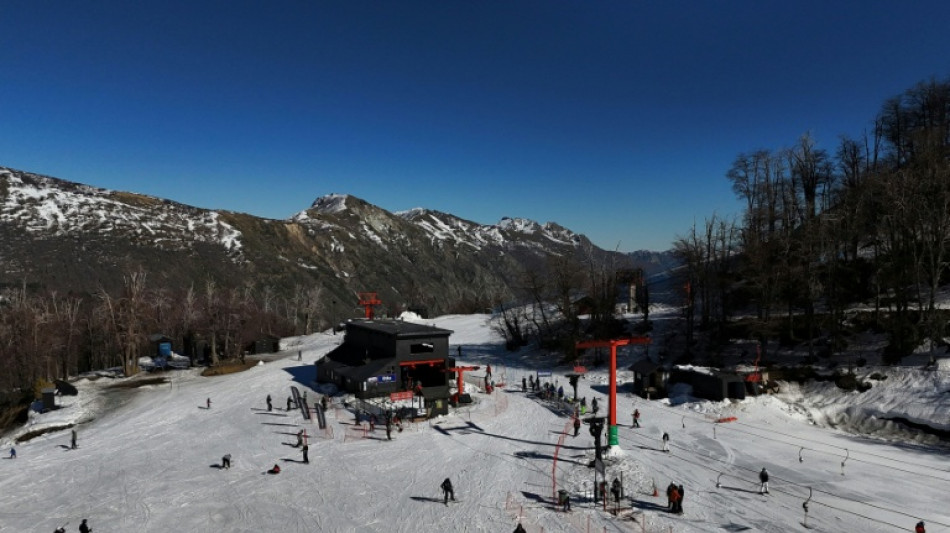 Con la nieve en retirada, los centros de esquí de Chile se adaptan al cambio climático