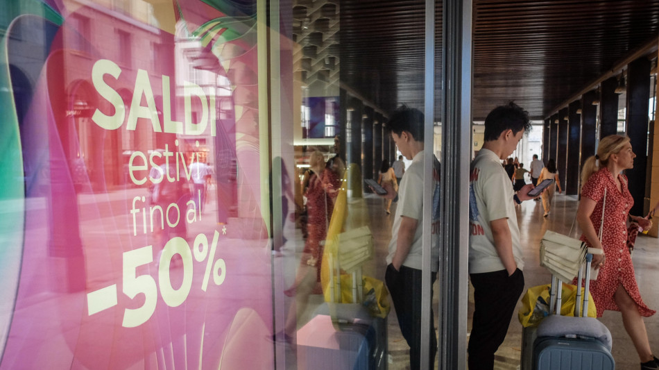  Confcommercio Milano, pre saldi sono presa in giro che erode 20% di mercato 