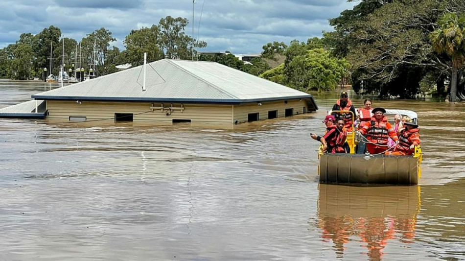 Des dizaines de milliers d'Australiens pri&eacute;s de fuir les inondations