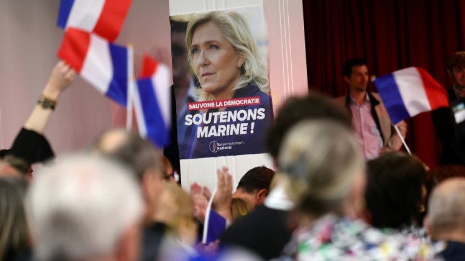 RN: avant le meeting &agrave; Paris, rassemblement clairsem&eacute; &agrave; Marseille