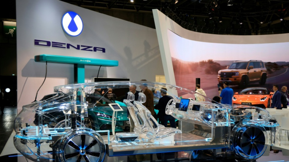  Au Mondial de l'Automobile, l'"&eacute;lectro-choc" des lyc&eacute;ens en m&eacute;canique auto 