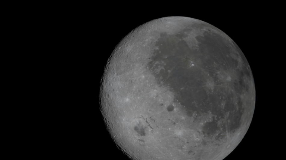 Astronautas da Artemis II passam por lado oculto da Lua e se preparam para eclipse solar