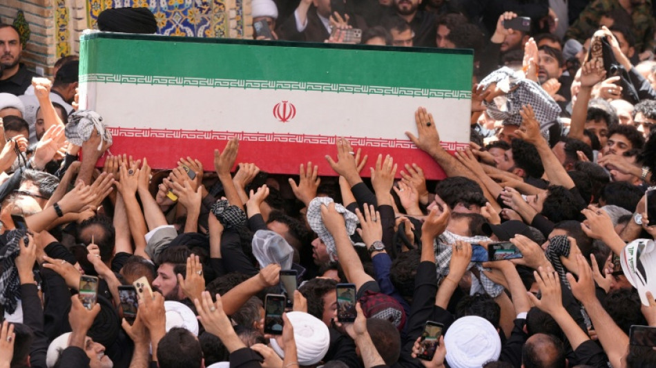  Aiatol&aacute; Ali Khamenei &eacute; sepultado em funeral marcado por ataques entre EUA e Ir&atilde; 