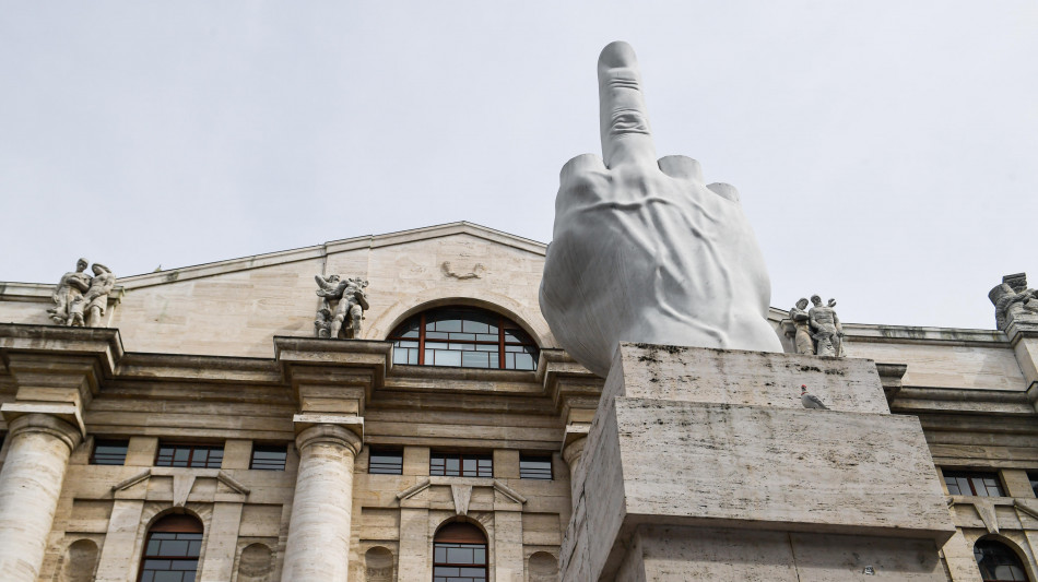 Borsa: Milano riduce calo (-0,8%), gi&ugrave; Cucinelli, bene Leonardo