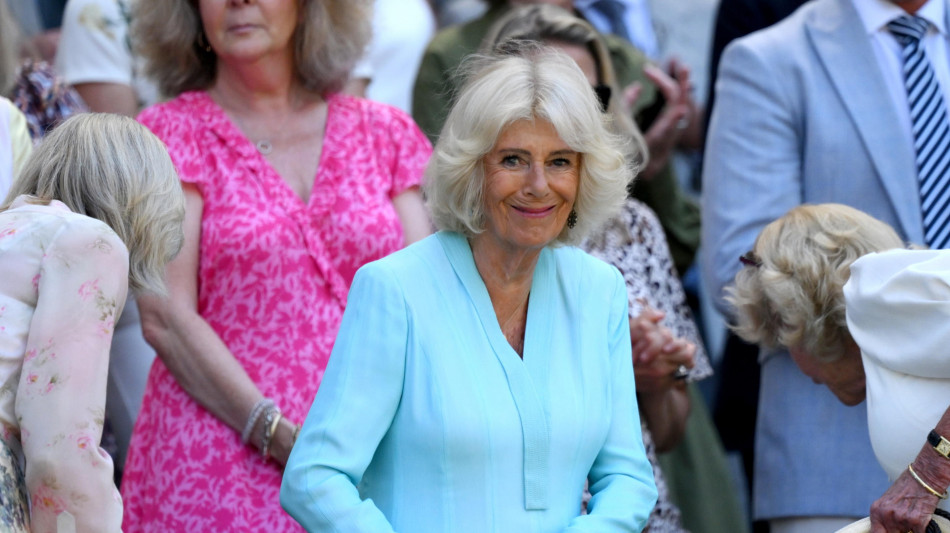  La regina Camilla rivela, '&egrave; stato difficile tenere segreto il cancro di Carlo' 