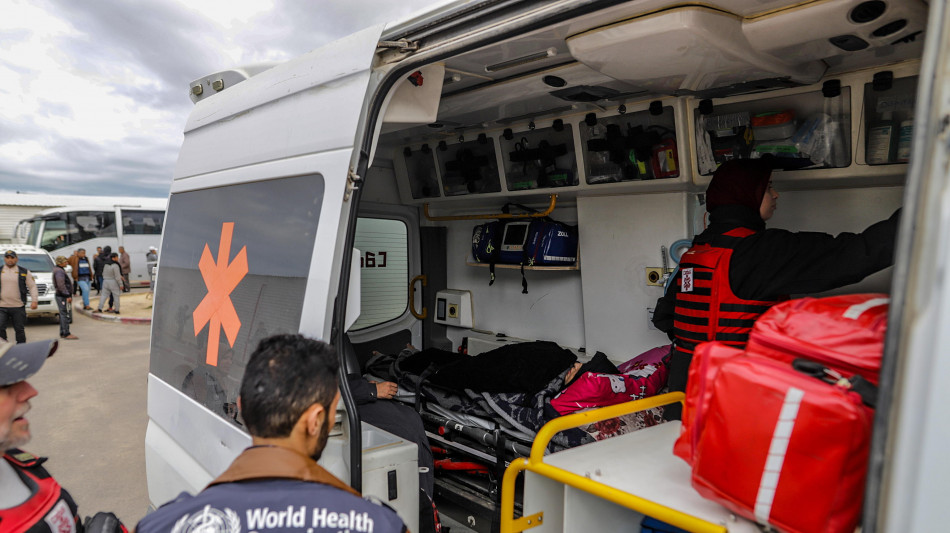 Al Jazeera: Israele attacca centro aiuti a Rafah, 22 morti