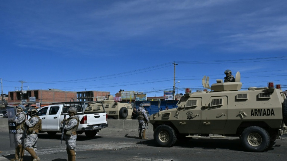  Bolivie: arm&eacute;e et police d&eacute;bloquent les routes apr&egrave;s la d&eacute;claration de l'&eacute;tat d'exception 