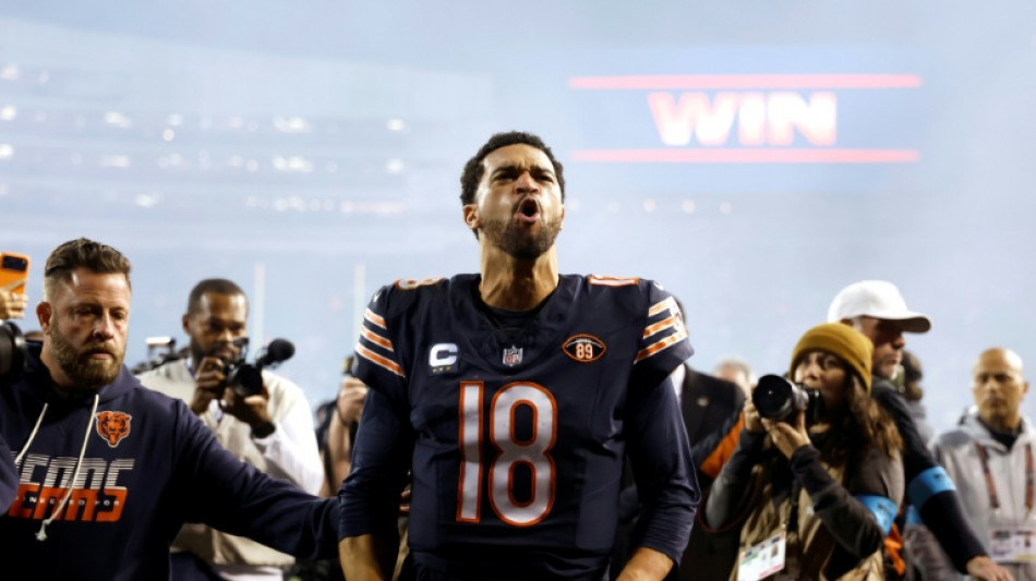 Williams, Santos lead Bears over Patriots 