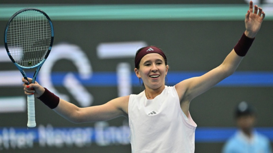  Bartunkova thrashes Muchova to reach China Open semi-finals 