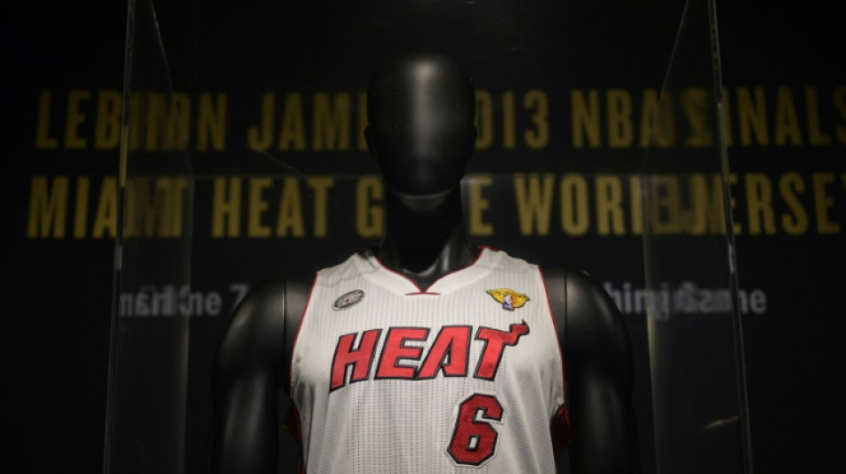 3,7 millions de dollars pour un maillot de LeBron James aux ench&egrave;res &agrave; New York
