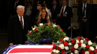 Donald Trump erweist Amtsvorg&auml;nger Jimmy Carter am Sarg die letzte Ehre