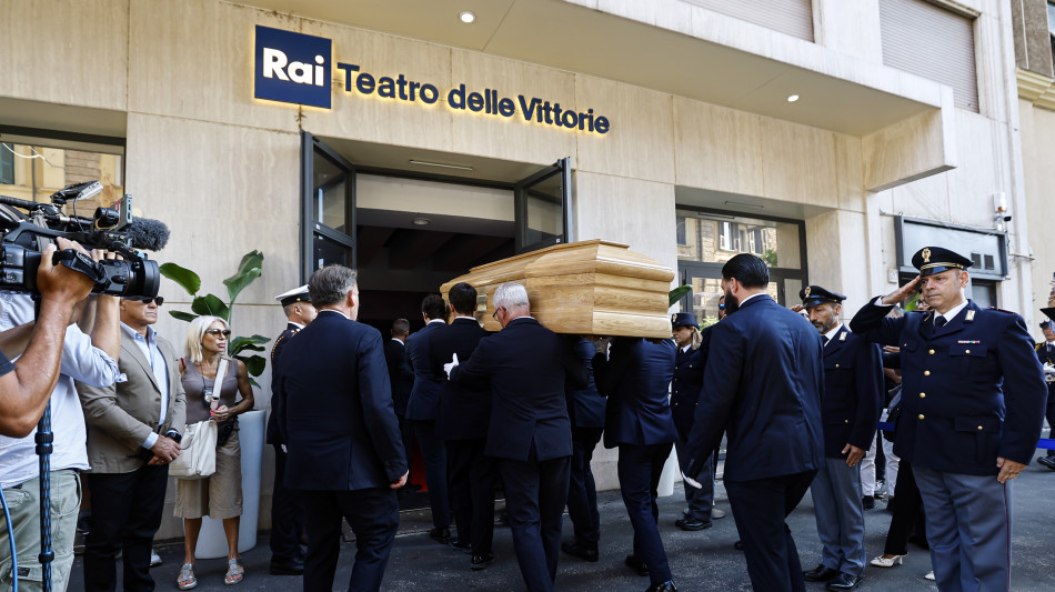 Venier e Ricciarelli alla camera ardente di Baudo