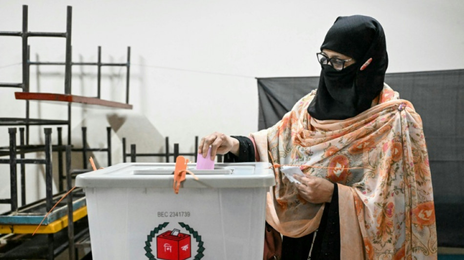  Bangladesch: Beginn der ersten Parlamentswahl nach Sturz Hasinas 