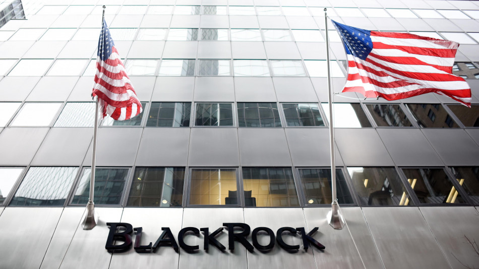 Utile e ricavi in rialzo per BlackRock, asset a 12.000 miliardi