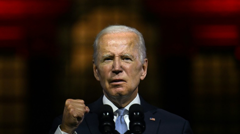 Biden, avec une virulence rare, d&eacute;nonce l'"extr&eacute;misme" de Trump 