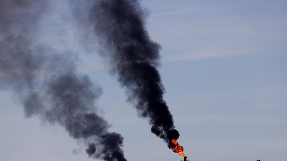 Il petrolio chiude in rialzo a New York a 64,44 dollari