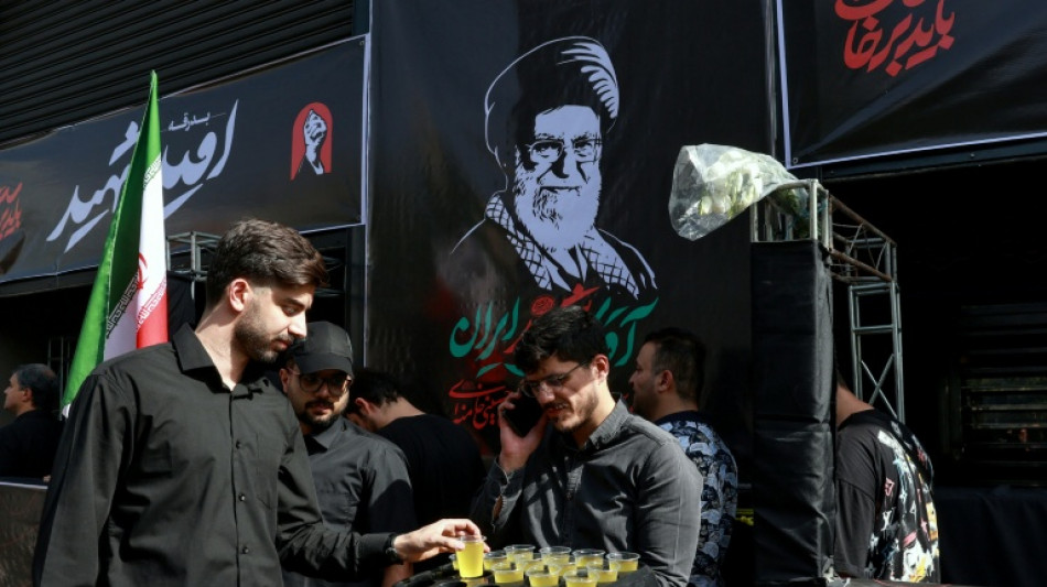 Zweiter Tag der Trauerfeiern im Iran: Gebete an Chameneis Sarg ohne Modschtaba 