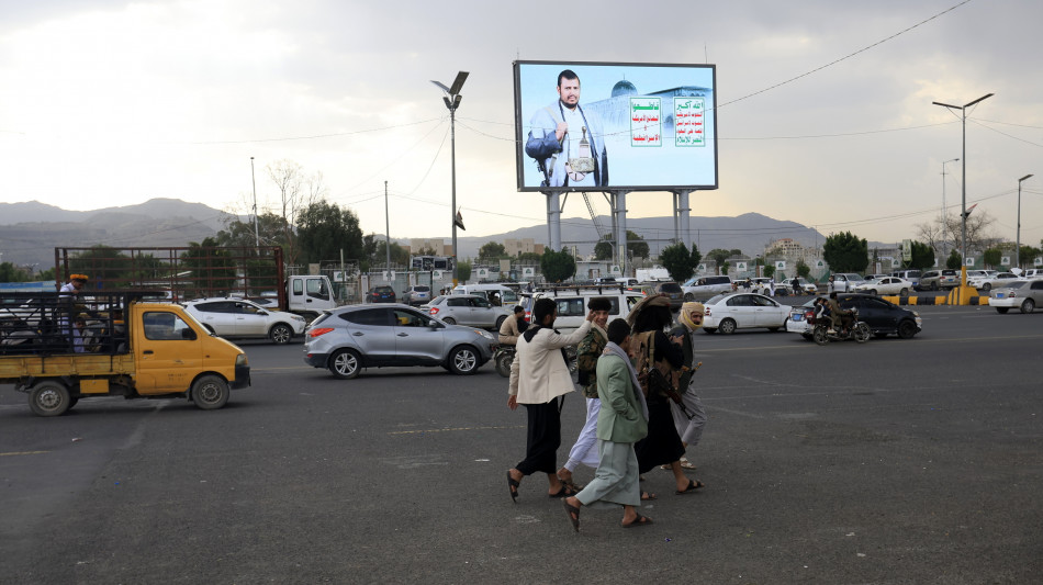  Yemen accusa Houthi per attacco a nave nel Mar Rosso, '4 i morti' 