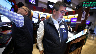 Wall Street encerra em alta uma semana agitada pela guerra tarif&aacute;ria
