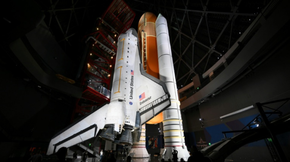 Space shuttle ready for new mission in California 
