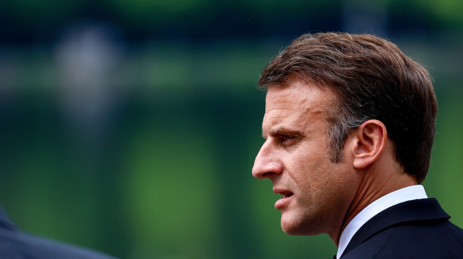 Macron, la pace non sar&agrave; la capitolazione di Kiev