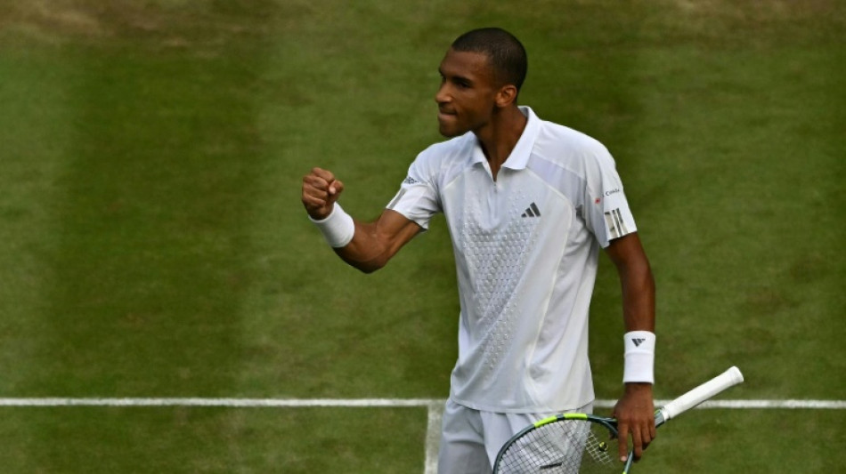  Auger-Aliassime vence Davidovich e vai enfrentar Djokovic nas quartas de Wimbledon 