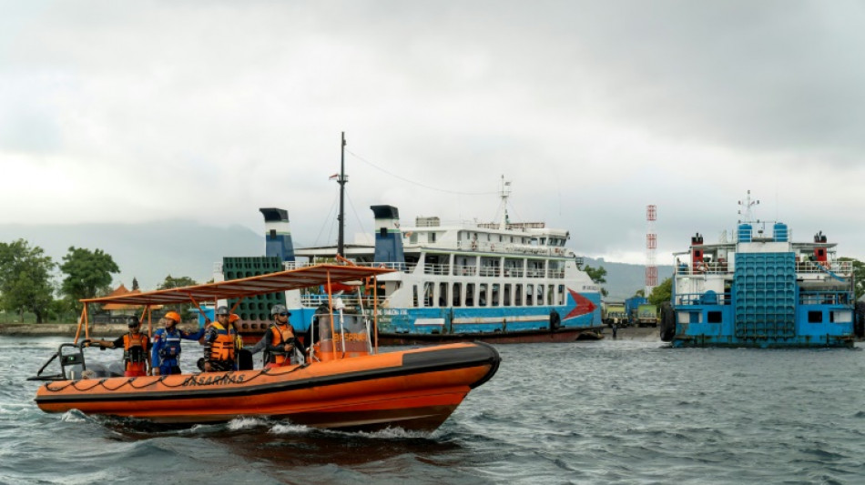 Indonésie: reprise des recherches après le naufrage d'un ferry