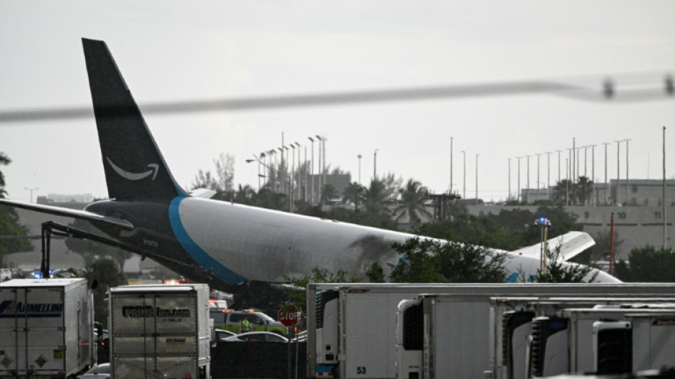  Un avion-cargo d'Amazon sort de piste &agrave; Miami, cinq morts et cinq bless&eacute;s 