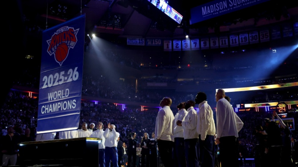  Knicks erguem bandeira de campe&otilde;es ap&oacute;s meio s&eacute;culo de espera 