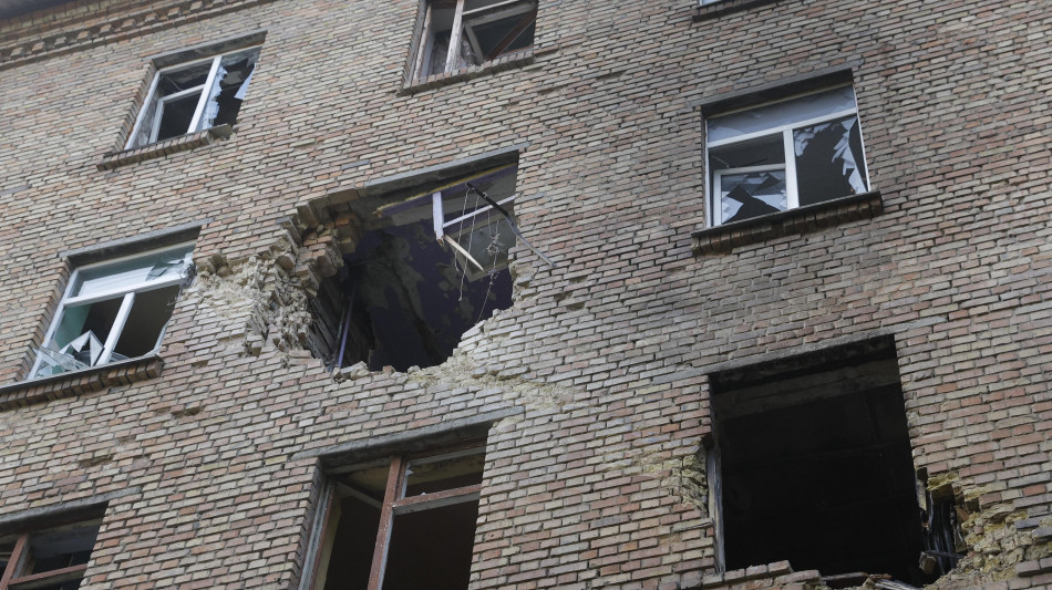  Ucraina: Media, 'Bombe su Zaporizhia, 13 feriti tra cui due bambini' 