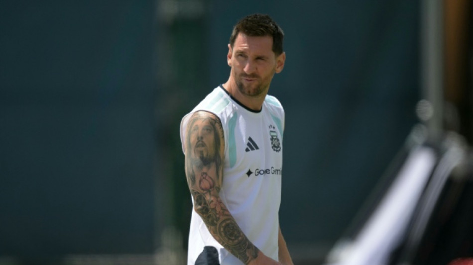  Argentina volta aos treinos sem seus titulares na v&eacute;spera do anivers&aacute;rio de Messi 