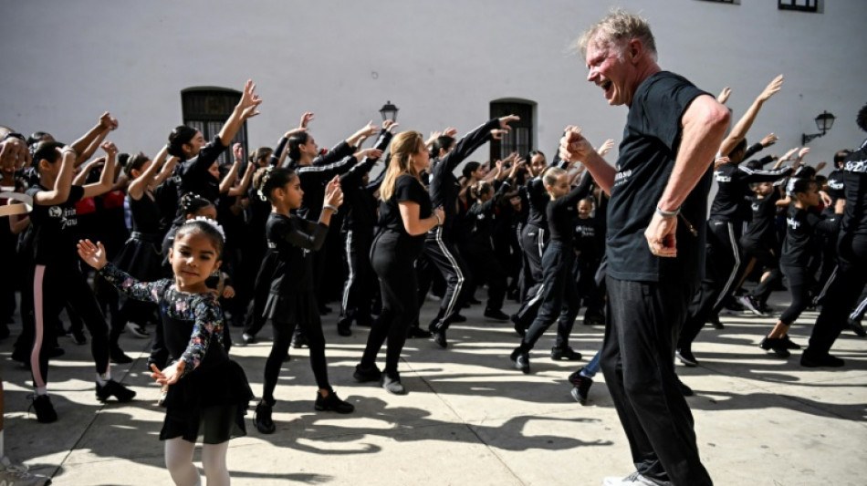 Core&oacute;grafo de Michael Jackson y Madonna imparte clases en Cuba