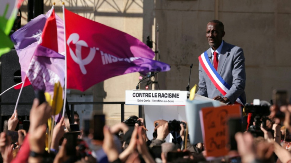  Nach Beleidigungen gegen B&uuml;rgermeister: Tausende demonstrieren in Saint-Denis gegen Rassismus 