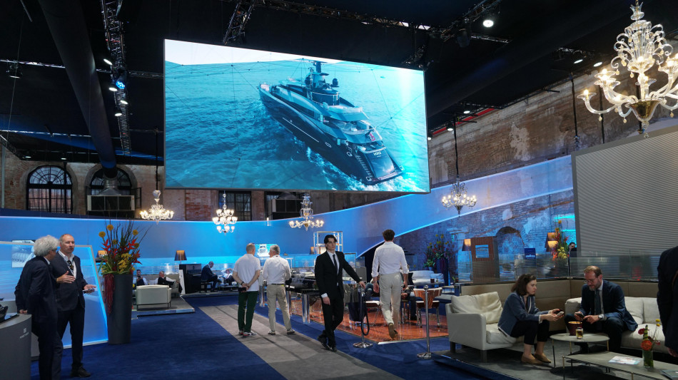  Ferretti, impatto crisi Medio Oriente sul semestre, utile -13% 