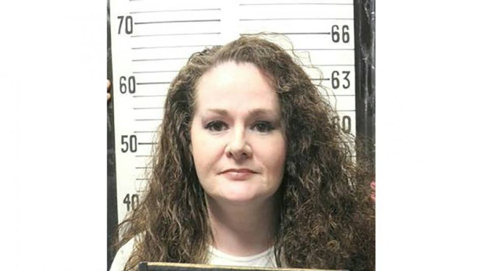 Court halts Tennessee's first execution of woman in 200 years 