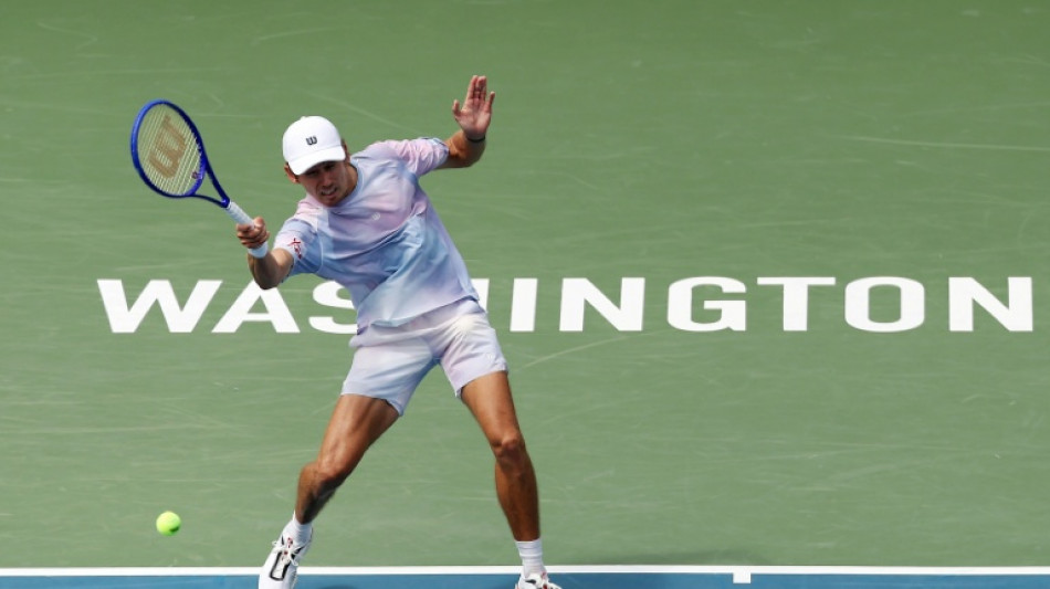  De Minaur beats Tsitsipas to set up Hewitt clash in Washington 