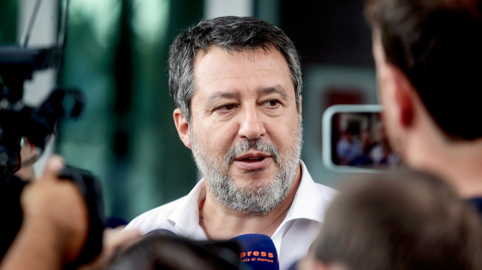  Salvini, per prossima manovra chiederemo contributo banche del 5% degli utili 