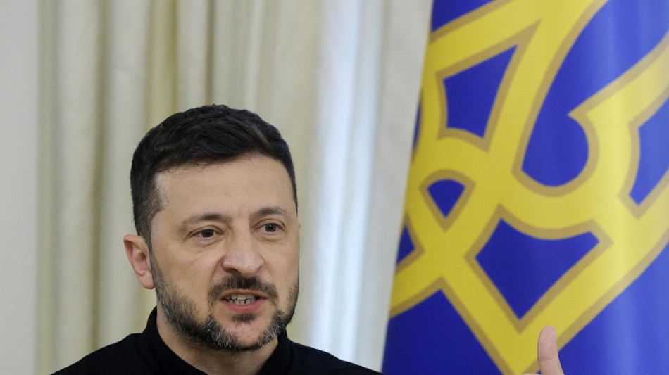 Zelensky, 'al G7 parler&ograve; con Trump dell'acquisto di armi Usa'