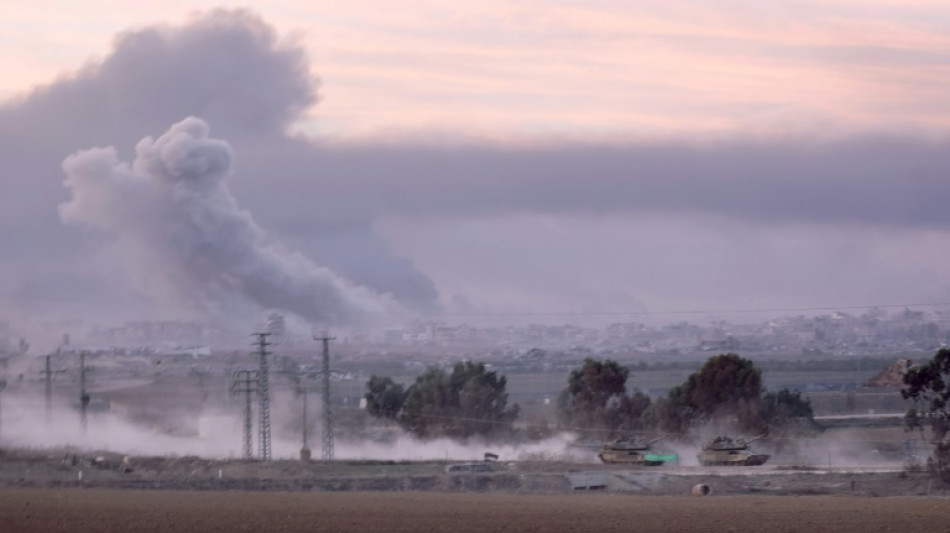 Israel bombardeia o sul de Gaza ap&oacute;s amea&ccedil;as do Hamas sobre ref&eacute;ns